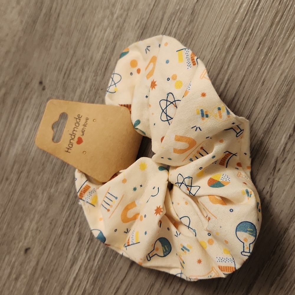🐻 New Hair Scrunchie